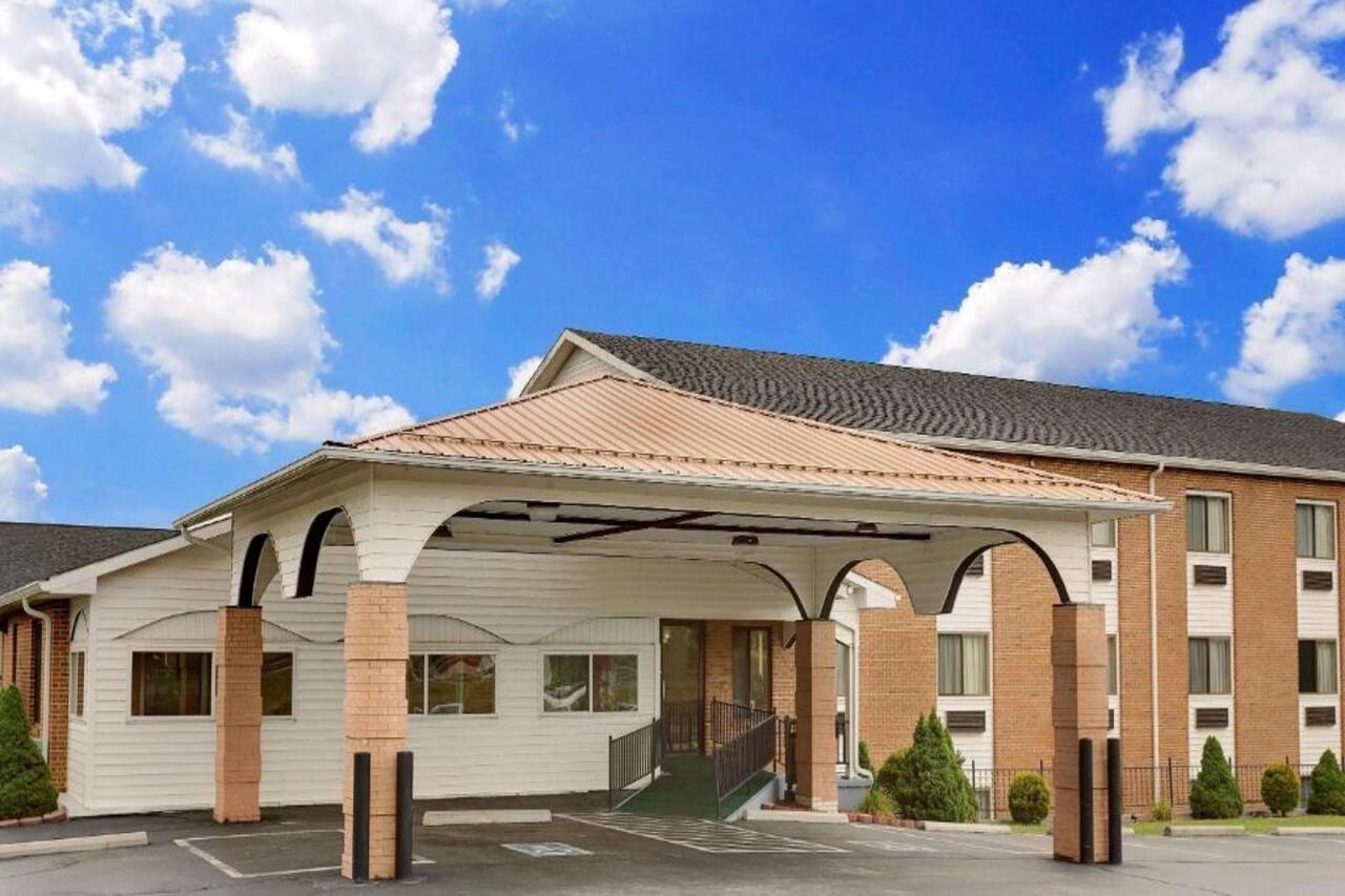 Super 8 by Wyndham Hillsville Exteriör bild