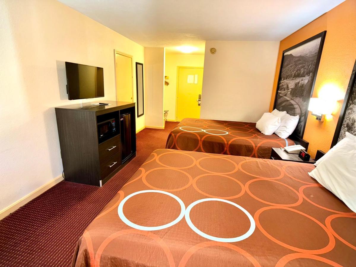 Super 8 by Wyndham Hillsville Exteriör bild