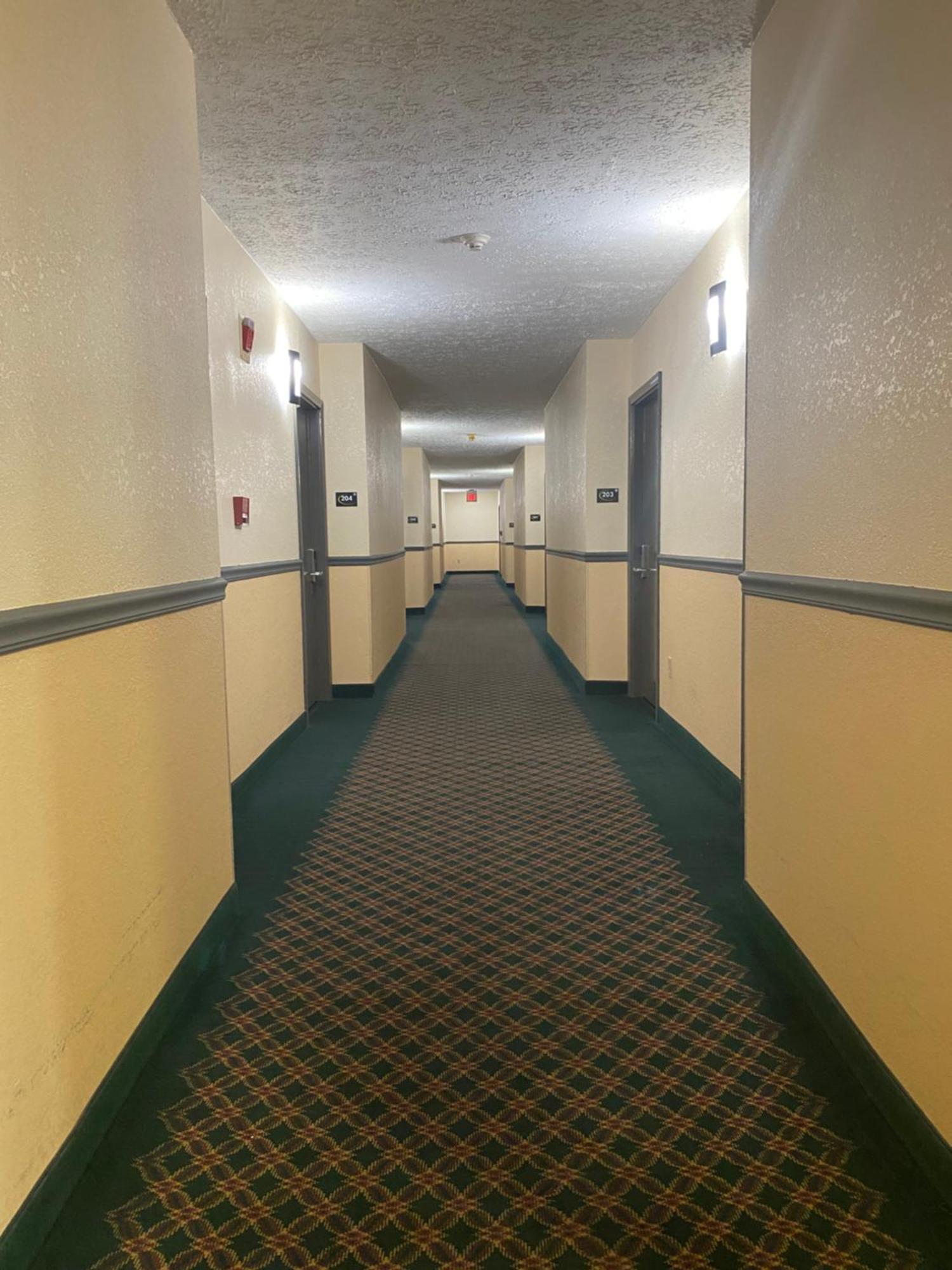 Super 8 by Wyndham Hillsville Exteriör bild