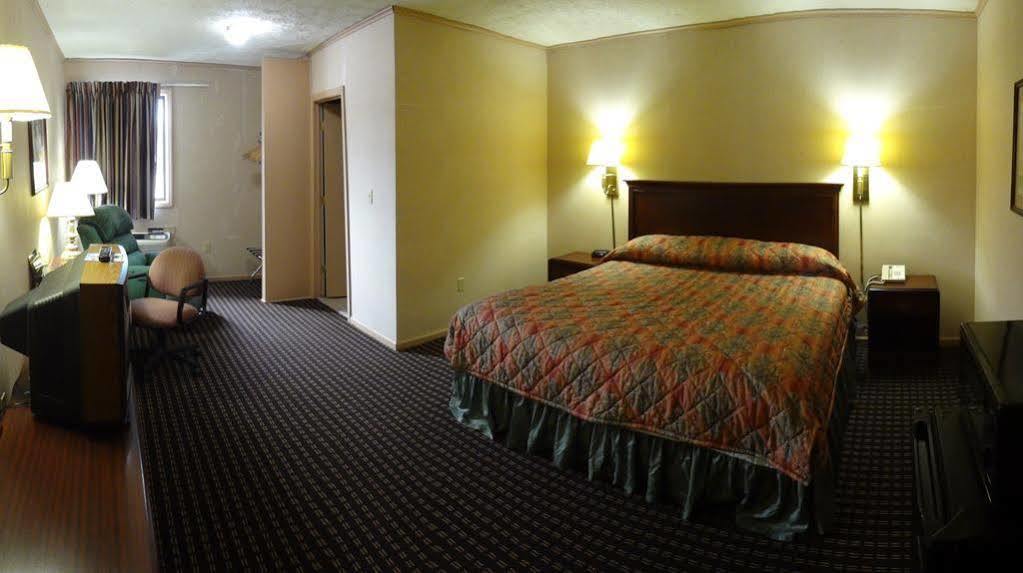 Super 8 by Wyndham Hillsville Exteriör bild